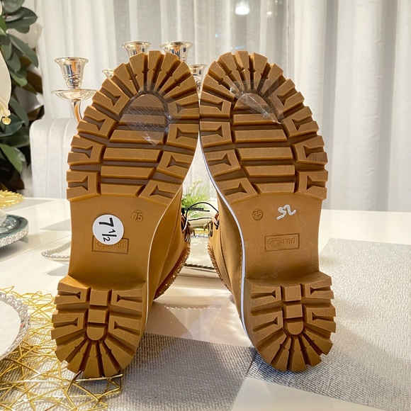 Boots - Picture 6 of 6